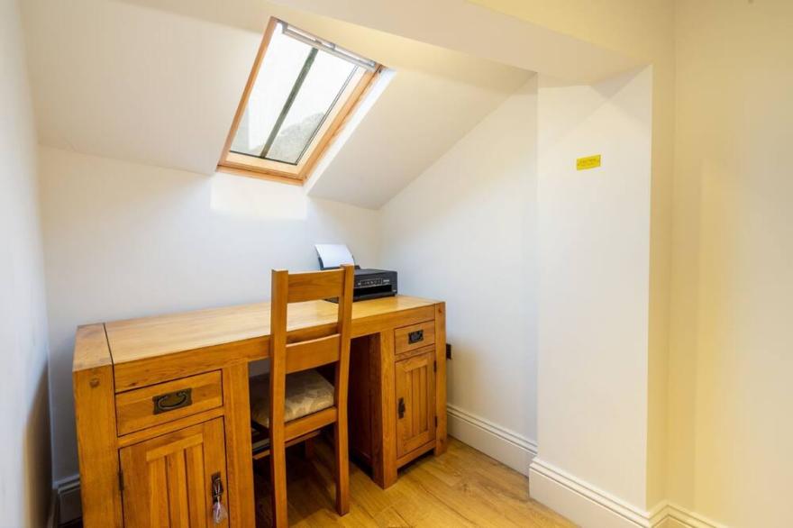 Apartment 4 - The Kings -  a family break that sleeps 4 guests  in 2 bedrooms