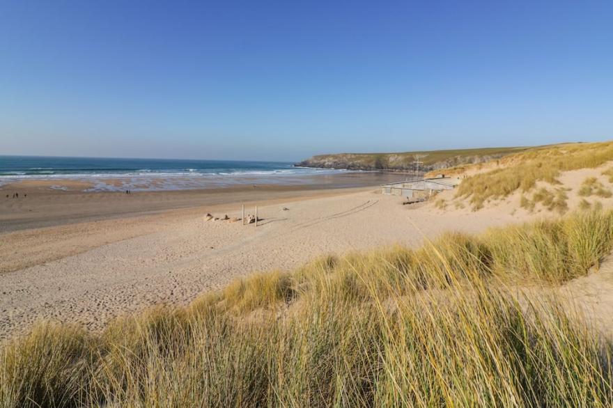 LITTLE REEF, family friendly, with a garden in Cubert