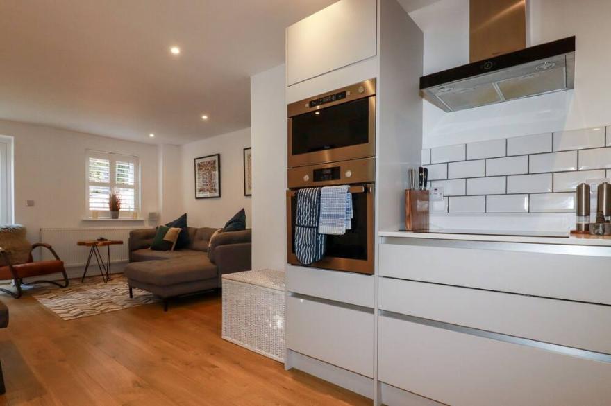 LITTLE REEF, family friendly, with a garden in Cubert