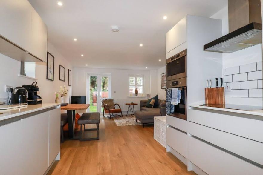 LITTLE REEF, family friendly, with a garden in Cubert