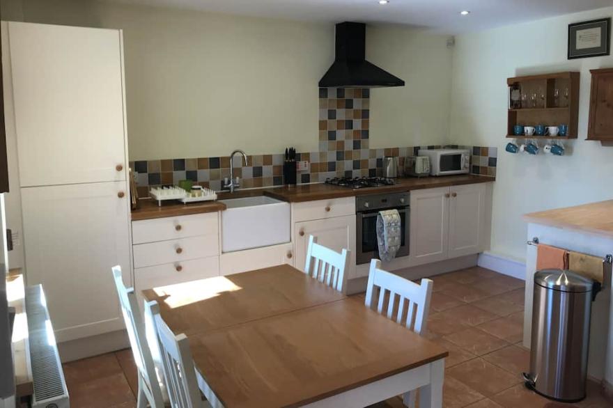 Perfectly located cosy converted coach house