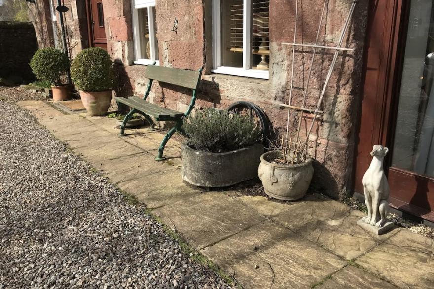 Perfectly located cosy converted coach house