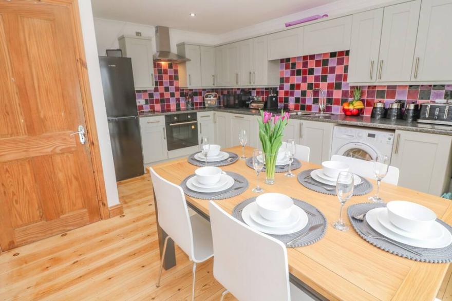 1 THE BRAMBLES, pet friendly, with a garden in St Buryan