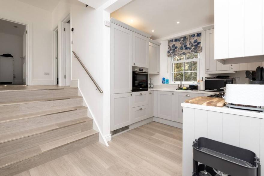 Fabulous sea front apartment for 6 with parking