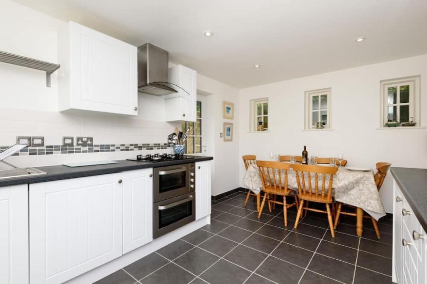 Delightful pet friendly cottage for 6