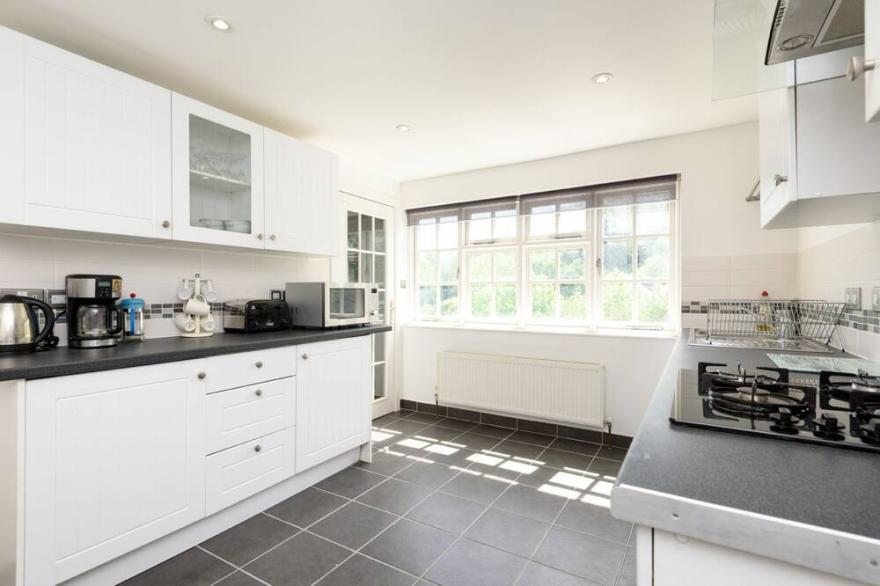 Delightful pet friendly cottage for 6