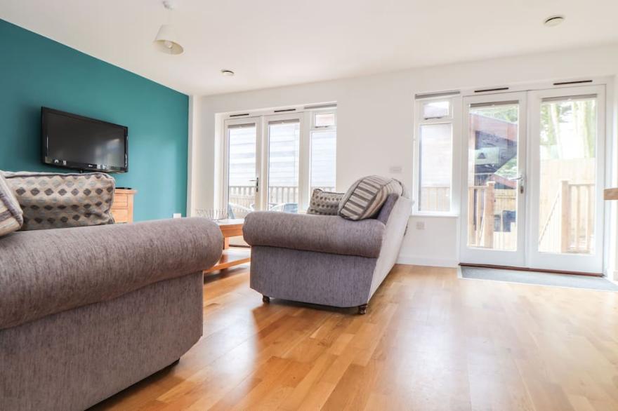 11 TOWAN VALLEY, pet friendly, country holiday cottage in Porthtowan