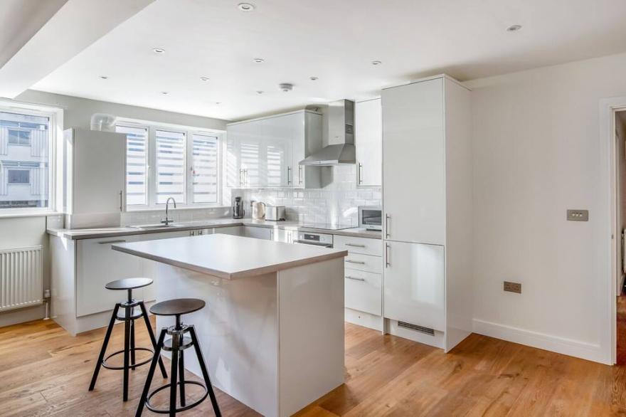 Dreamy Marylebone 2BR nr Edgeware Road Station, by Blueground
