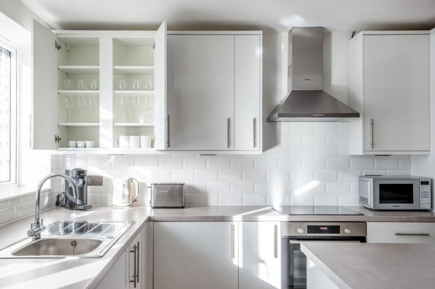 Dreamy Marylebone 2BR nr Edgeware Road Station, by Blueground