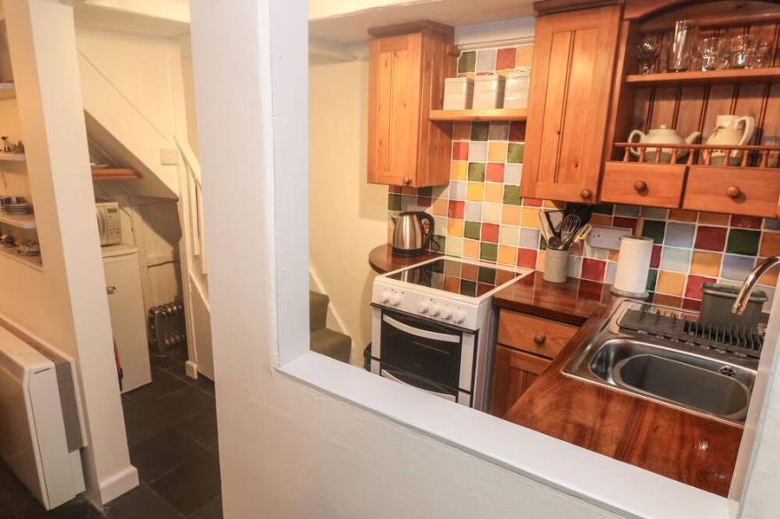 PADDOCK COTTAGE, pet friendly, character holiday cottage in Liskeard