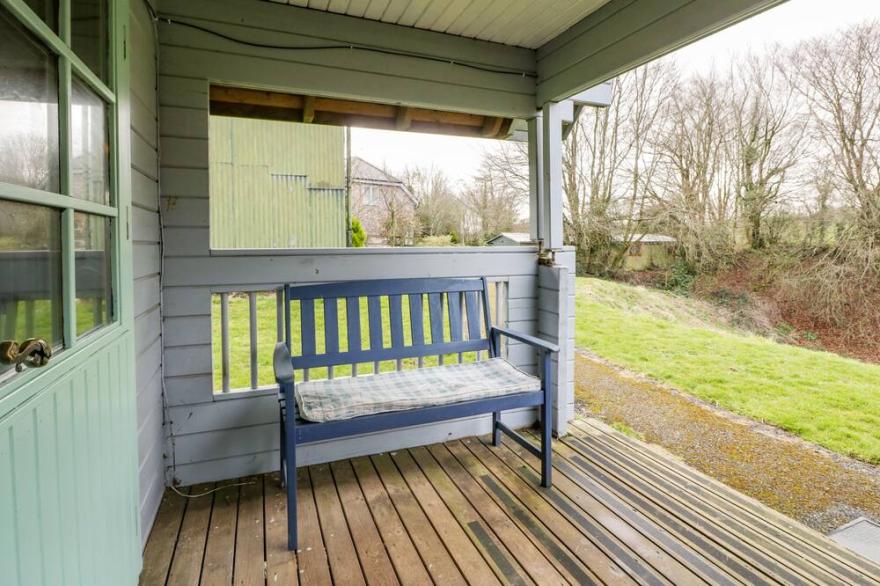 ORCHARD LODGE, pet friendly in Sampford Peverell, Devon