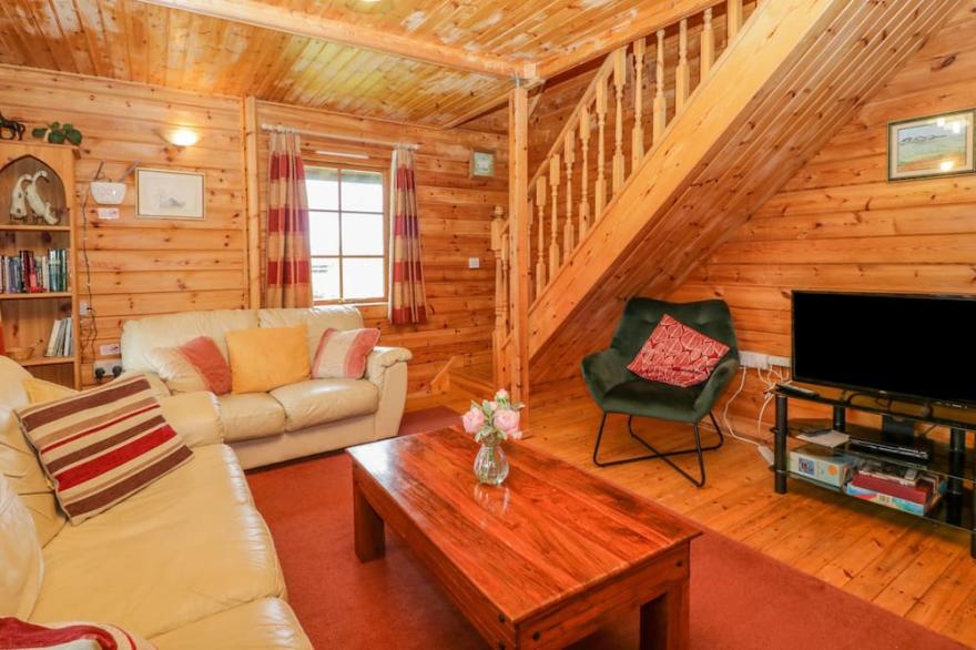 ORCHARD LODGE, pet friendly in Sampford Peverell, Devon