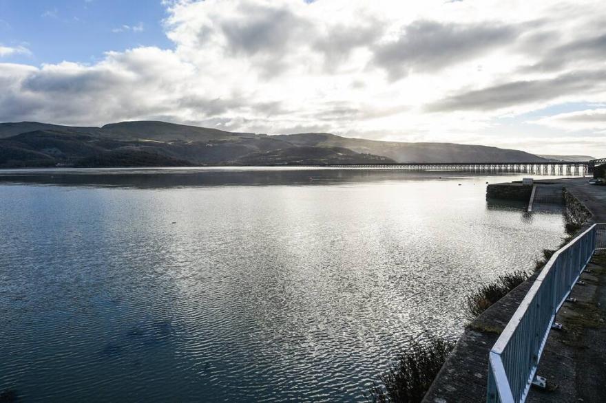 2 bedroom accommodation in Barmouth