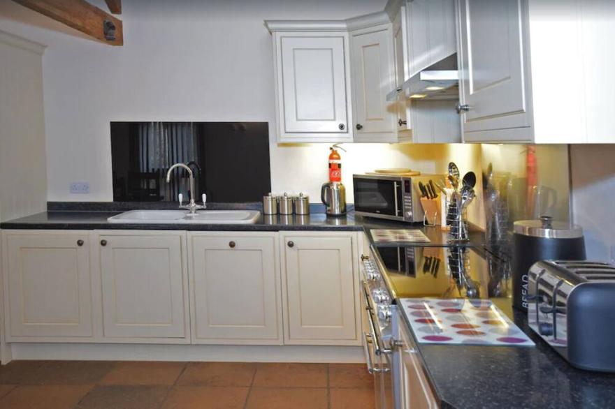 High Quality, Stunning Rural Views,  AONB, Jurassic Coast, dog friendly,