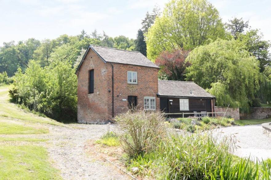 RAMBLERS, pet friendly, character holiday cottage in Kerry