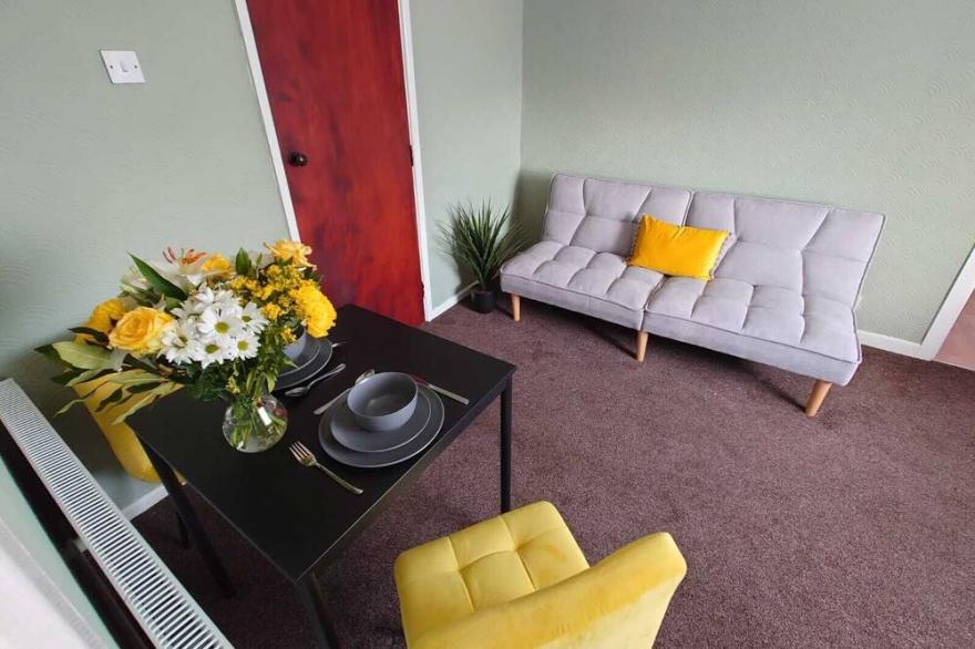 Deluxe One -Bedroom apartment Black Onyx and Green Nephrite