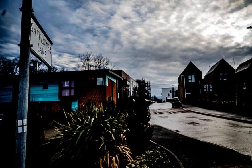 Exquisite holiday house v. close to Train station