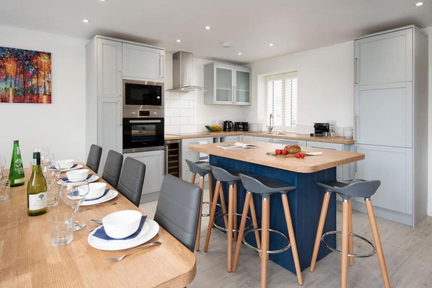 Hot Tub Haven, sleeps 8 in rural scenic Northumberland