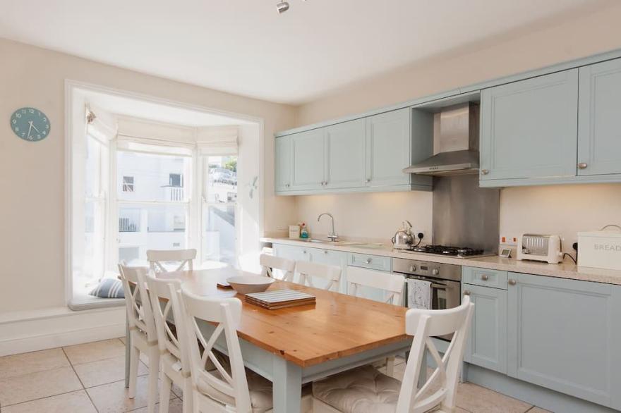 3 bedroom accommodation in 8A Devon Road