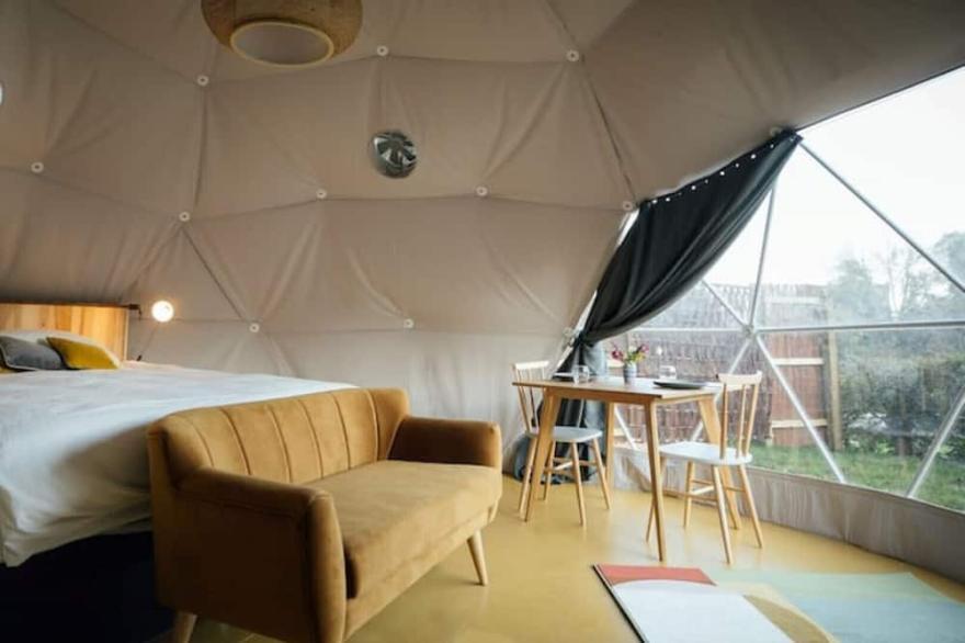 Luxury Dome with private hot tub, 15 min from beaches