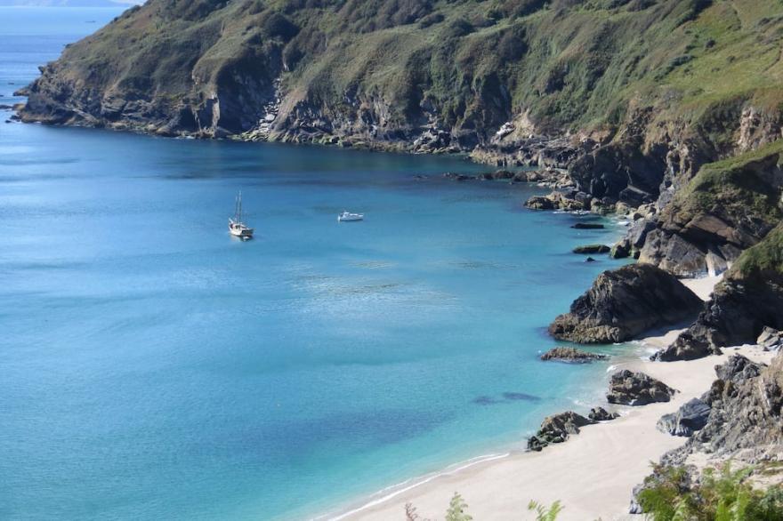 Sea Breeze Cottage - By the beach at Looe. Great sea views, parking. Slps 2 - 6