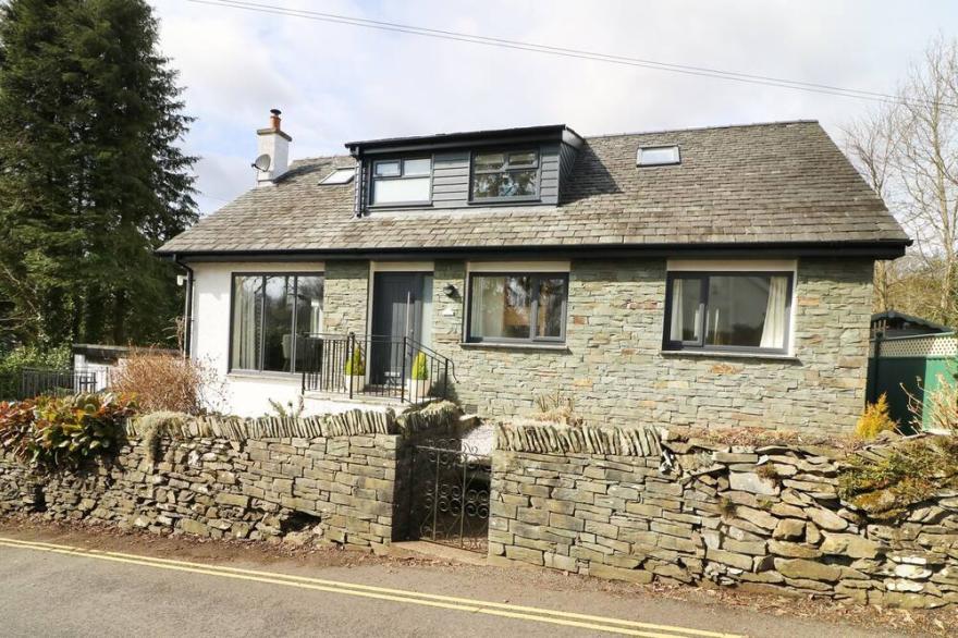 WYSTERIA COTTAGE, family friendly, with open fire in Windermere