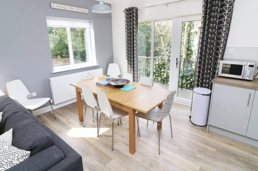 WYSTERIA COTTAGE, family friendly, with open fire in Windermere
