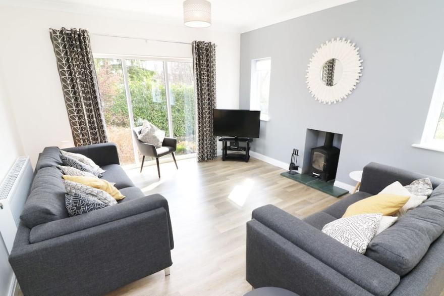 WYSTERIA COTTAGE, family friendly, with open fire in Windermere