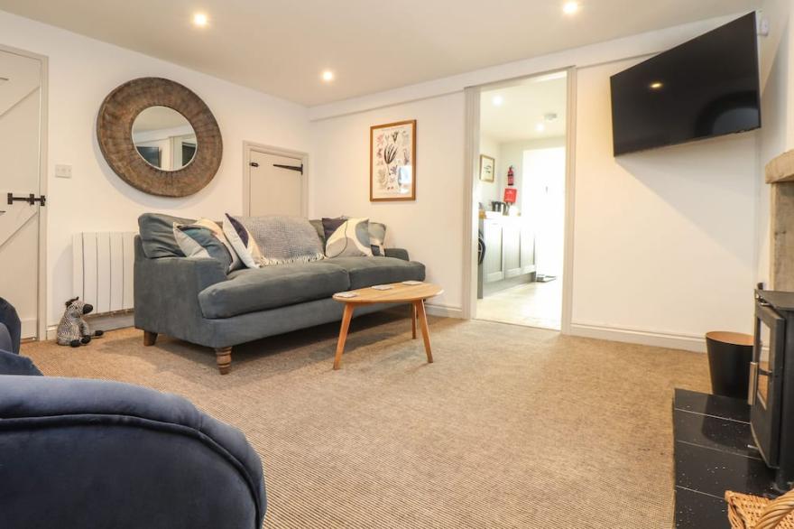 TY BRYN, family friendly, character holiday cottage in Marazion