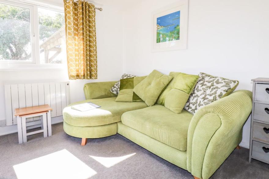 HUNROSA, pet friendly, character holiday cottage in St Day