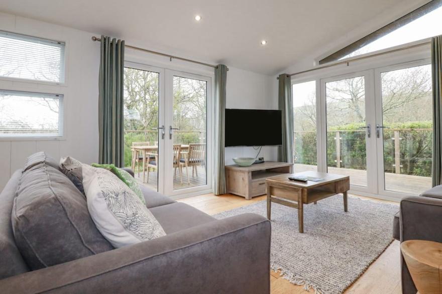 6 VALLEY VIEW, pet friendly, character holiday cottage in Lanreath