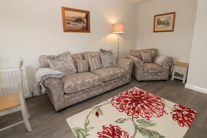 ARAUCARIA HOUSE, pet friendly, with a garden in Whitby