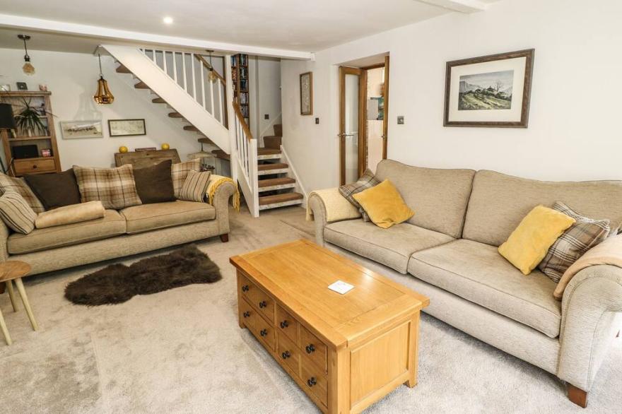 SPRINGHEAD COTTAGE, pet friendly, with open fire in Haworth
