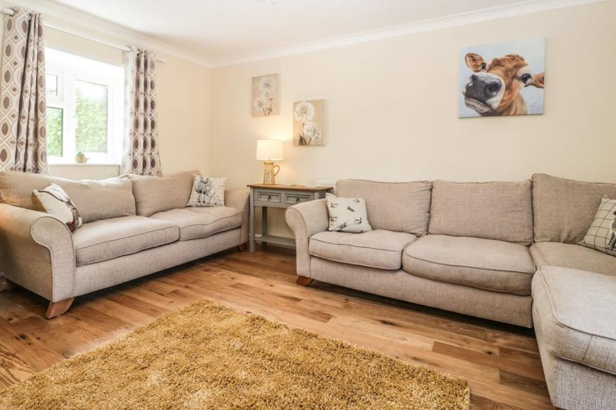 KERRIDGE, pet friendly, with open fire in Cerne Abbas