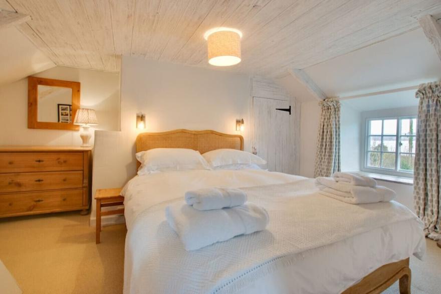 Rose Cottage - Two Bedroom House, Sleeps 4