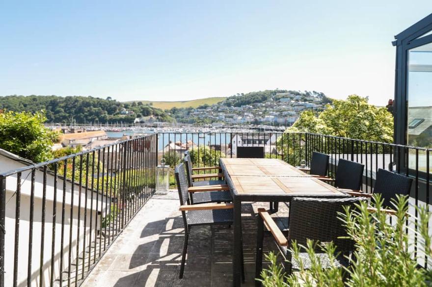 TY'R DDRAIG, pet friendly, character holiday cottage in Dartmouth