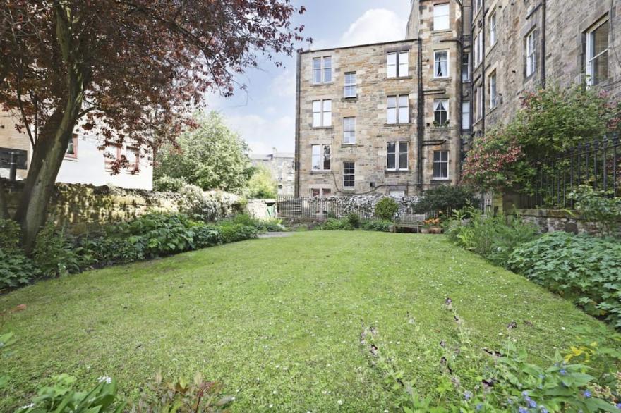 ALTIDO Stylish 1-bed maisonette in the New Town