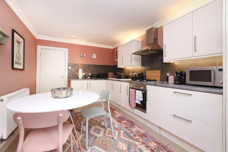ALTIDO Stylish 1-bed maisonette in the New Town
