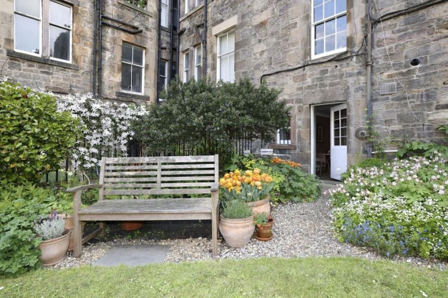 ALTIDO Stylish 1-bed maisonette in the New Town