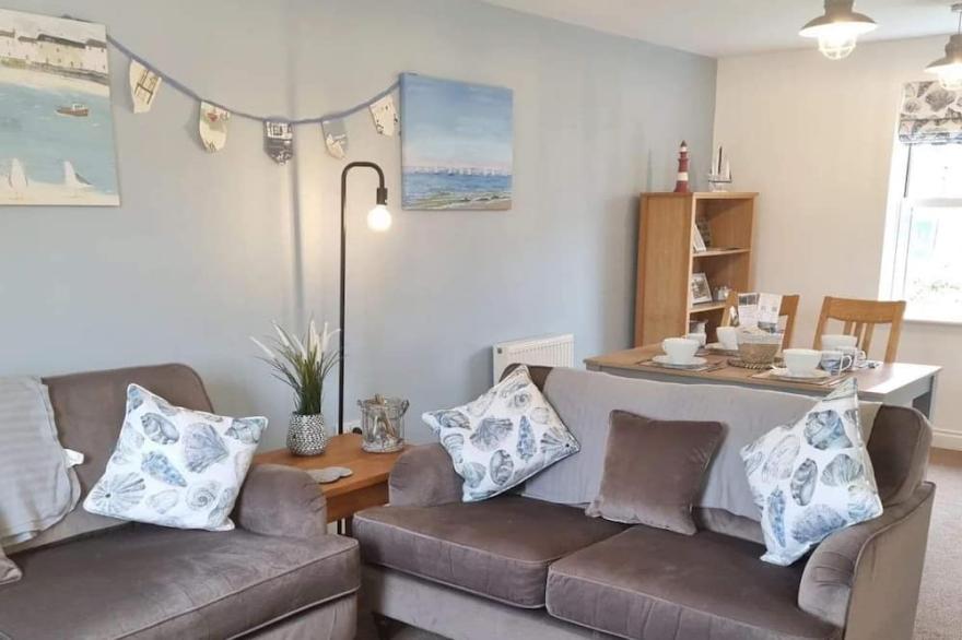 Sea Air -  an apartment that sleeps 4 guests  in 2 bedrooms