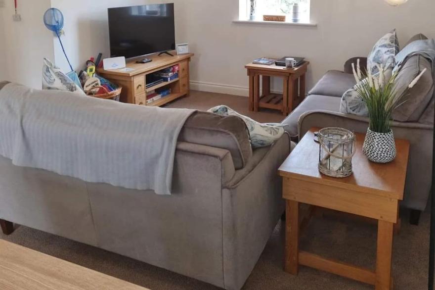 Sea Air -  an apartment that sleeps 4 guests  in 2 bedrooms