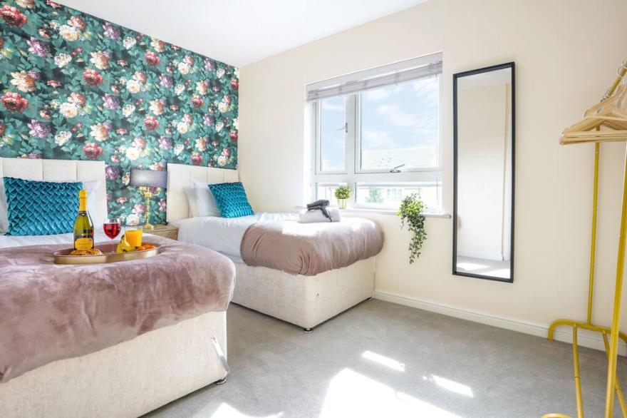 Canal View Apartment - City Centre