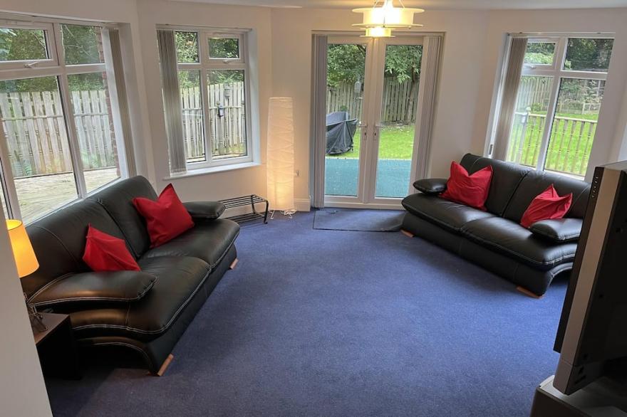 Beautiful 2 Bed Apt with Hot Tub in Blaydon Burn