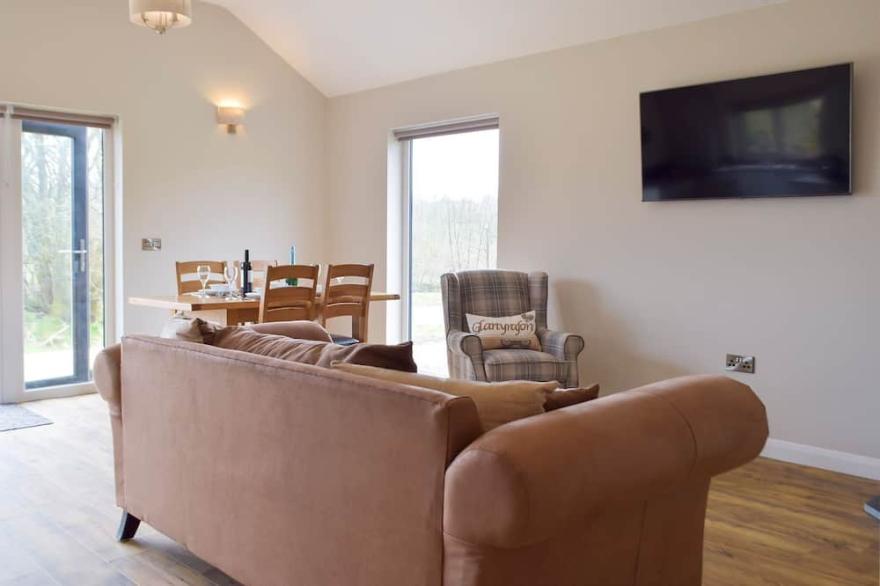 2 bedroom accommodation in Cwrt Newydd, near Llandysul
