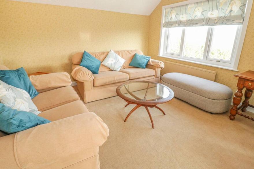BRYN Y DON, pet friendly, country holiday cottage in Benllech
