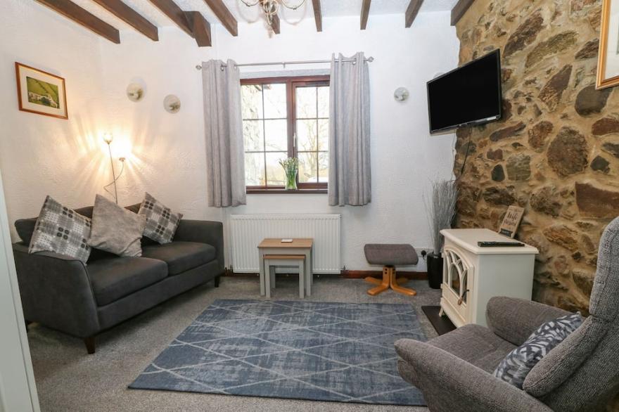 TREM Y WYDDFA, family friendly, character holiday cottage in Gaerwen