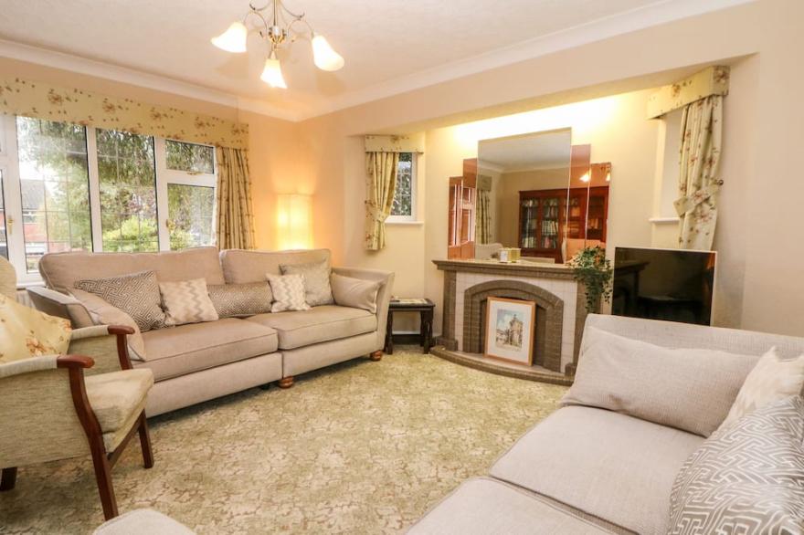FIELD HOUSE, pet friendly, with a garden in Swanwick