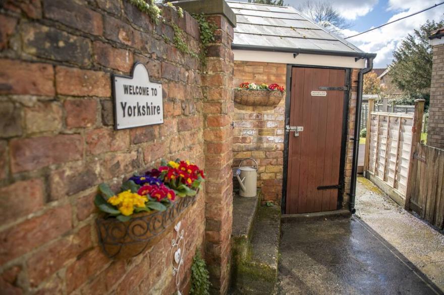 Gilly Cottage is located in the East Yorkshire picturesque village of South Cave of great historical