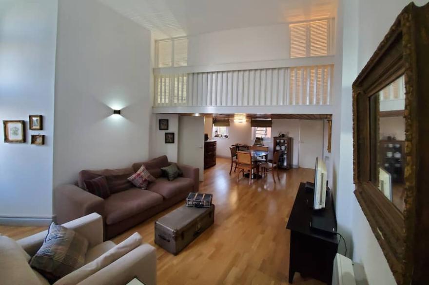 Designer Flat Opposite Oval Tube 10 min to Big Ben