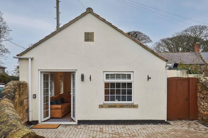 Host & Stay | Iona Cottage